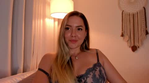 Sophie 3 online show from April 6, 2:31 am
