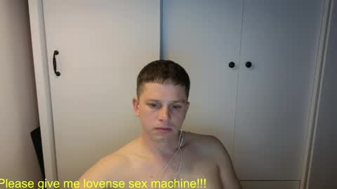 Snapshot of st1vemaster01 chatting on June 1, 2:41 pm st1vemaster01 online show from June 1, 2:41 pm