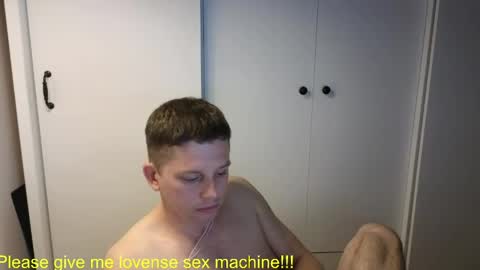 Snapshot of st1vemaster01 chatting on June 3, 2:33 pm st1vemaster01 online show from June 3, 2:33 pm
