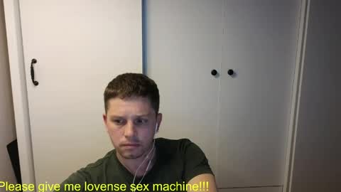 Snapshot of st1vemaster01 chatting on June 8, 1:33 pm st1vemaster01 online show from June 8, 1:33 pm