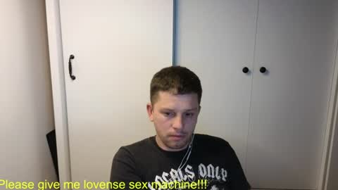 Snapshot of st1vemaster01 chatting on June 11, 2:48 pm st1vemaster01 online show from June 11, 2:48 pm
