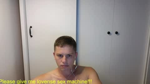 Snapshot of st1vemaster01 chatting on July 28, 12:48 pm st1vemaster01 online show from July 28, 12:48 pm