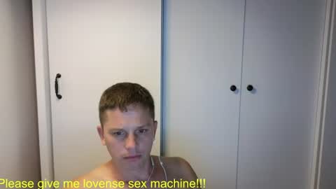 Snapshot of st1vemaster01 chatting on July 29, 2:04 pm st1vemaster01 online show from July 29, 2:04 pm