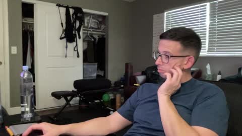 Snapshot of st22fe69 chatting on April 8, 9:37 pm Jose online show from April 8, 9:37 pm