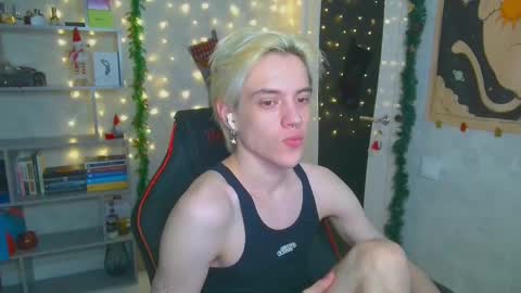 Snapshot of st_koshin chatting on December 6, 6:04 am Nick Gasai online show from December 6, 6:04 am