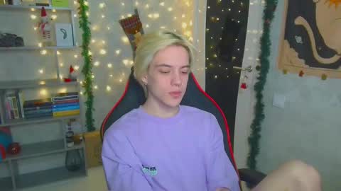 Snapshot of st_koshin chatting on December 8, 2:07 am Nick Gasai online show from December 8, 2:07 am