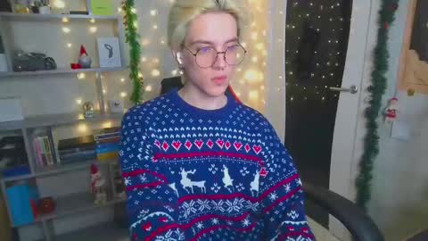 Snapshot of st_koshin chatting on December 10, 3:09 am Nick Gasai online show from December 10, 3:09 am