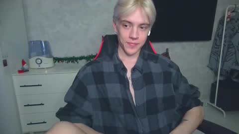 Snapshot of st_koshin chatting on December 28, 2:43 am Nick Gasai online show from December 28, 2:43 am