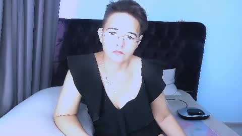 Snapshot of staceydarling chatting on July 27, 5:25 am staceydarling online show from July 27, 5:25 am