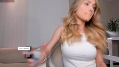 Snapshot of staceywood_ chatting on April 25, 11:46 am Stacy Woods online show from April 25, 11:46 am