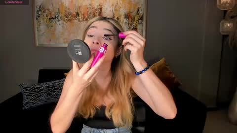 Snapshot of staceywood_ chatting on June 3, 11:46 am Stacy Woods online show from June 3, 11:46 am