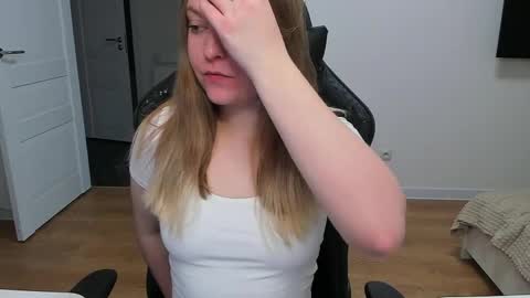 Snapshot of stacy_miraclee chatting on April 26, 5:10 pm Stacy online show from April 26, 5:10 pm