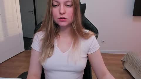 Snapshot of stacy_miraclee chatting on May 6, 5:18 pm Stacy online show from May 6, 5:18 pm