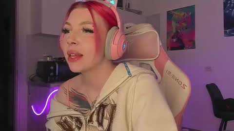 Stacy online show from February 17, 9:43 pm