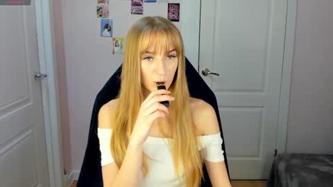 Snapshot of stacy_riiver chatting on December 23, 8:11 am Stacy Mon Tue Wed Thu Fri Sun GMT GMT 3 1000am - 0400pm  online show from December 23, 8:11 am