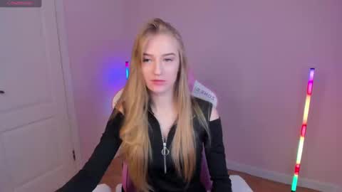 Snapshot of stacy_riiver chatting on February 10, 8:09 am Stacy Mon Tue Wed Thu Fri Sun GMT GMT 3 1000am - 0400pm  online show from February 10, 8:09 am