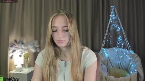 Snapshot of stacy_riiver chatting on October 9, 9:07 am Stacy Mon Tue Wed Thu Fri Sun GMT GMT 3 1000am - 0400pm  online show from October 9, 9:07 am