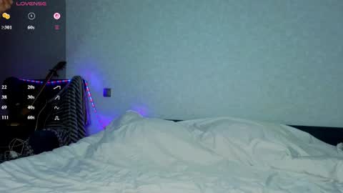 Snapshot of stacy_sexylips chatting on June 7, 10:02 pm Sexy lips online show from June 7, 10:02 pm