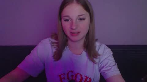 Snapshot of star_girlish chatting on October 30, 8:42 pm star_girlish online show from October 30, 8:42 pm