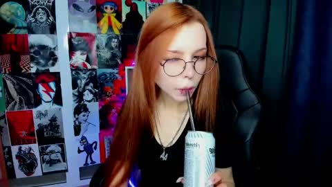 Snapshot of star_tarra chatting on April 21, 2:51 am Tarra online show from April 21, 2:51 am