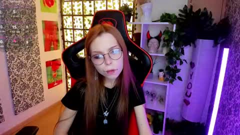 Snapshot of star_tarra chatting on May 1, 2:05 am Tarra online show from May 1, 2:05 am