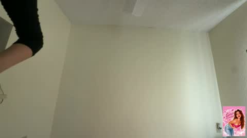 Snapshot of stara_dreams chatting on June 19, 12:48 am Stara Winters online show from June 19, 12:48 am