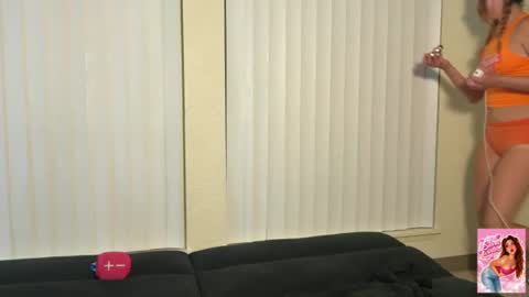 Snapshot of stara_dreams chatting on June 27, 5:45 am Stara Winters online show from June 27, 5:45 am
