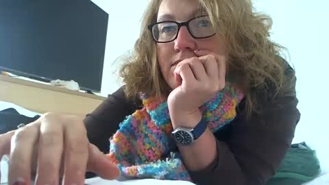 Snapshot of starlagurl chatting on December 13, 6:10 am starlagurl online show from December 13, 6:10 am