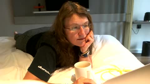 Snapshot of starlagurl chatting on February 21, 4:18 am starlagurl online show from February 21, 4:18 am