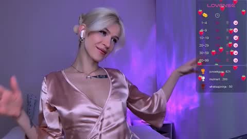 Snapshot of starlightstacey chatting on January 20, 6:53 am Stacey online show from January 20, 6:53 am