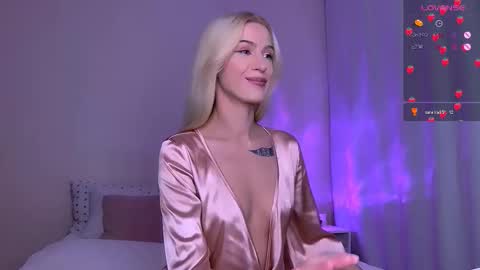 Snapshot of starlightstacey chatting on October 25, 1:02 am Stacey online show from October 25, 1:02 am