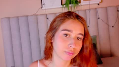 Snapshot of starrmoon__ chatting on May 28, 2:53 am M O O N online show from May 28, 2:53 am