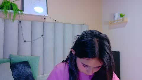 Snapshot of starrmoon__ chatting on June 19, 2:49 am M O O N online show from June 19, 2:49 am