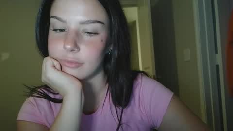 Snapshot of stassiebabyxo chatting on June 6, 2:16 am stassiebby online show from June 6, 2:16 am