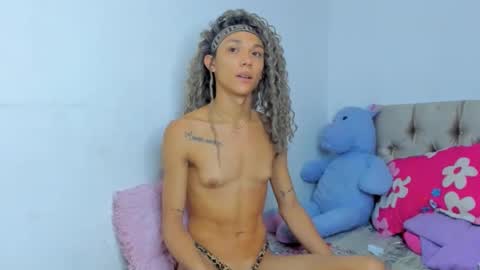 Snapshot of stassiebell chatting on December 20, 1:54 pm stassiebell online show from December 20, 1:54 pm