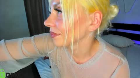Snapshot of stasy_traiin chatting on June 25, 5:12 am Stasy online show from June 25, 5:12 am