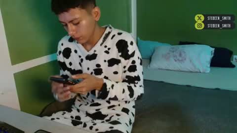 Snapshot of stebeen_smith chatting on June 22, 12:24 pm stebeen smith online show from June 22, 12:24 pm