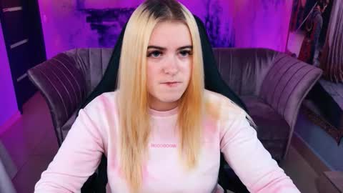 stef_nicks online show from October 13, 9:09 am