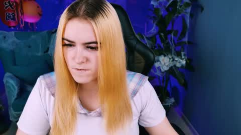 stef_nicks online show from October 21, 9:10 am