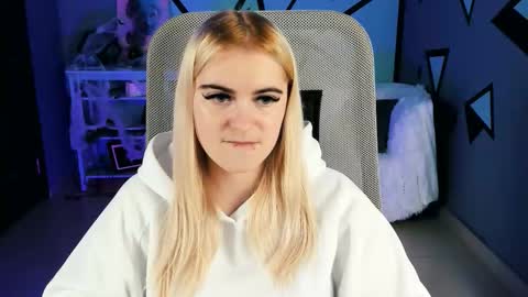 stef_nicks online show from October 28, 9:02 am