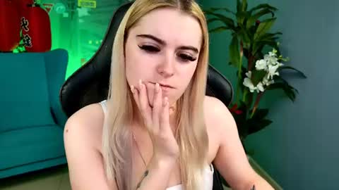 Snapshot of stef_nicks chatting on July 14, 12:44 pm stef_nicks online show from July 14, 12:44 pm