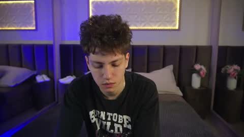 Esrefan online show from March 22, 7:50 pm