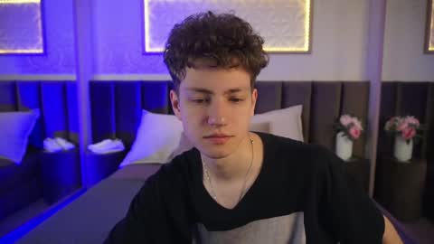 Esrefan online show from March 31, 7:47 pm