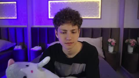 Esrefan online show from April 16, 7:25 pm