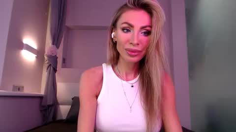 Snapshot of stefanie_eclipse chatting on February 12, 8:20 am stefanie_eclipse online show from February 12, 8:20 am