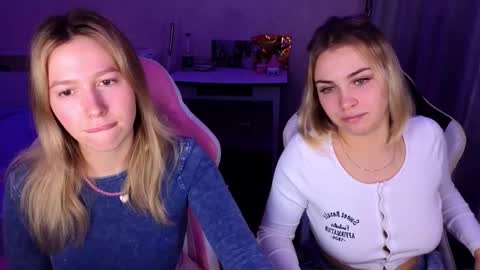 stefany_and_bettany online show from December 1, 7:41 pm