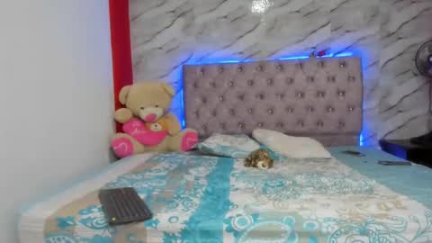 stefany_andruw online show from October 18, 8:31 pm