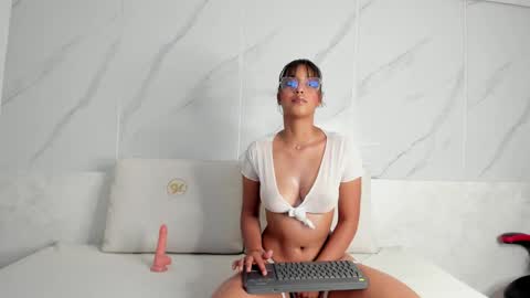 Snapshot of stefany_lure chatting on May 12, 8:17 pm Stefany Lure online show from May 12, 8:17 pm