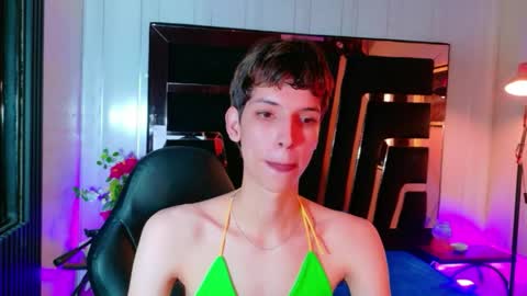 Snapshot of stefany_piink chatting on May 11, 12:33 pm stefany piink online show from May 11, 12:33 pm