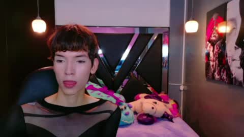 Snapshot of stefany_piink chatting on June 5, 12:44 pm stefany piink online show from June 5, 12:44 pm